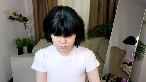 Mary online show from 04-20-26, 01:25