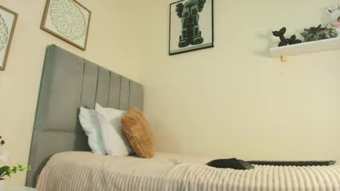 mary_cute9 online show from 04-14-26, 12:22