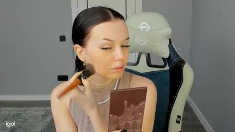 mary_jain13 online show from 10-17-25, 08:28