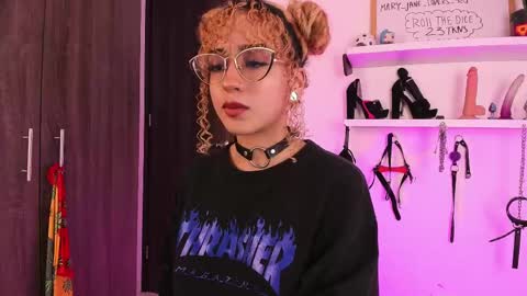 Snapshot of mary_jane_lovers chatting on 02-11-25, 11:01 Mary Jane online show from 02-11-25, 11:01