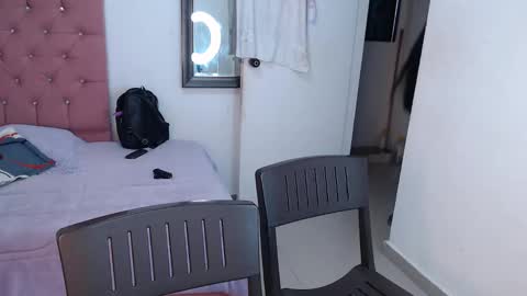 Snapshot of mary_live18 chatting on 03-09-25, 12:09 Hi guys im Mary online show from 03-09-25, 12:09