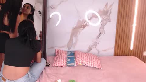 Snapshot of mary_live18 chatting on 09-24-25, 12:19 Hi guys im Mary online show from 09-24-25, 12:19