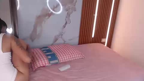 Snapshot of mary_live18 chatting on 09-25-25, 08:01 Hi guys im Mary online show from 09-25-25, 08:01