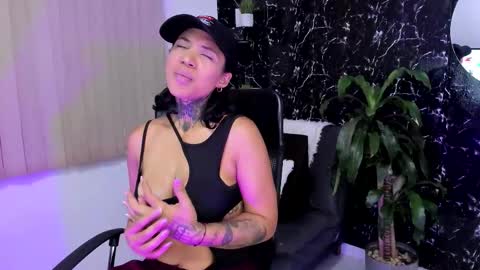 Snapshot of mary_rabbit chatting on 10-22-25, 03:07 M A R Y online show from 10-22-25, 03:07