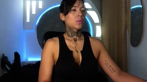 Snapshot of mary_rabbit chatting on 12-14-25, 04:29 M A R Y online show from 12-14-25, 04:29