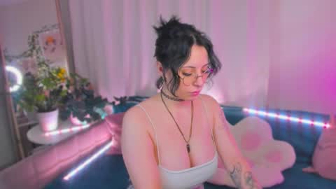 Snapshot of mary_radiant chatting on 02-04-26, 02:17 Mary online show from 02-04-26, 02:17