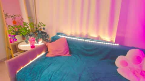 Snapshot of mary_radiant chatting on 02-05-26, 02:27 Mary online show from 02-05-26, 02:27