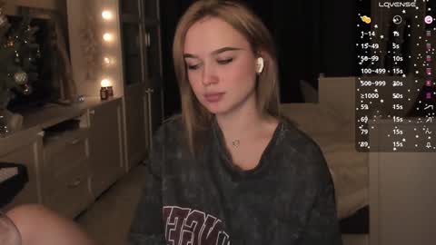 Snapshot of mary_romance chatting on 01-05-25, 08:21 Mary online show from 01-05-25, 08:21