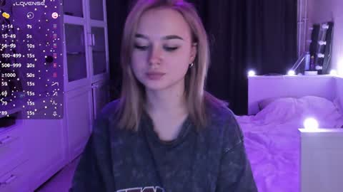 Snapshot of mary_romance chatting on 01-18-25, 09:45 Mary online show from 01-18-25, 09:45