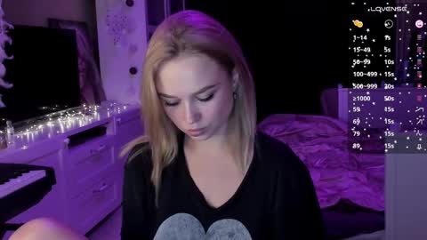 Snapshot of mary_romance chatting on 03-06-25, 10:15 Mary online show from 03-06-25, 10:15