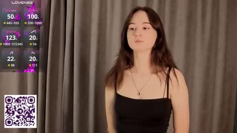 Snapshot of mary_smit chatting on 10-13-25, 05:13 mary online show from 10-13-25, 05:13