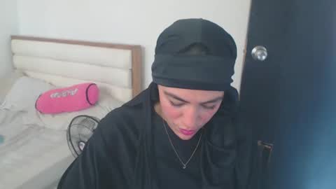 Snapshot of maryam_arabicmilk chatting on 01-15-25, 04:00 maryam_arabicmilk online show from 01-15-25, 04:00