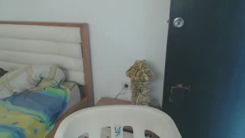 Snapshot of maryam_arabicmilk chatting on 02-21-25, 08:27 maryam_arabicmilk online show from 02-21-25, 08:27