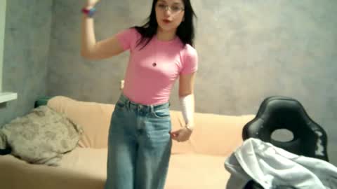 Snapshot of maryellensiewert chatting on 11-28-25, 08:11 Stephie online show from 11-28-25, 08:11