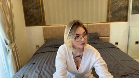 Snapshot of maryharriss chatting on 12-18-25, 01:33 maryharriss online show from 12-18-25, 01:33