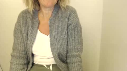 Maryil online show from 12-23-24, 05:32