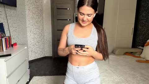 Lola online show from 03-06-26, 05:37