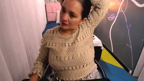 Snapshot of marylinmilf chatting on 03-11-25, 06:52 Marylin online show from 03-11-25, 06:52