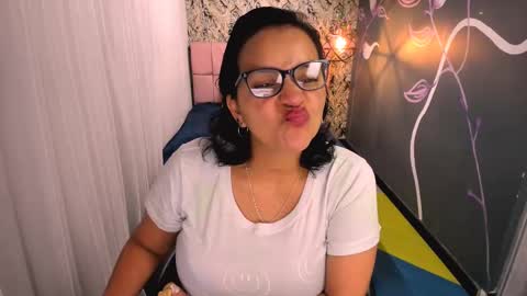 Snapshot of marylinmilf chatting on 03-12-25, 07:49 Marylin online show from 03-12-25, 07:49