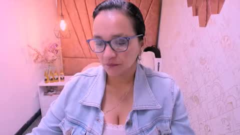 Snapshot of marylinmilf chatting on 09-17-25, 07:48 Marylin online show from 09-17-25, 07:48