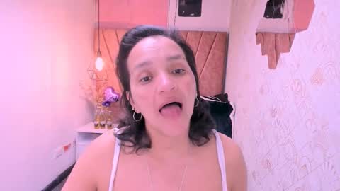 Snapshot of marylinmilf chatting on 09-19-25, 08:38 Marylin online show from 09-19-25, 08:38