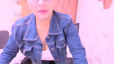 Snapshot of marylinmilf chatting on 10-27-25, 08:02 Marylin online show from 10-27-25, 08:02