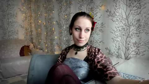 Snapshot of marylou_ chatting on 09-13-25, 06:35 Mary Lou online show from 09-13-25, 06:35