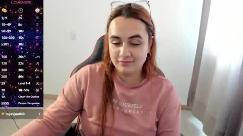 Dulce Maria online show from 10-31-25, 04:08