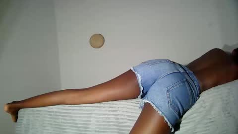 masked_shy_girl online show from 04-26-26, 02:15