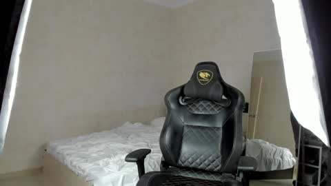 Snapshot of mason_warhol chatting on 01-28-25, 07:43 Mason online show from 01-28-25, 07:43