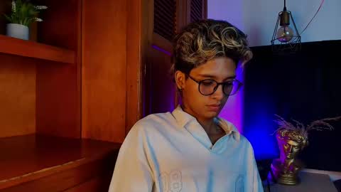   online show from 09-23-25, 04:26