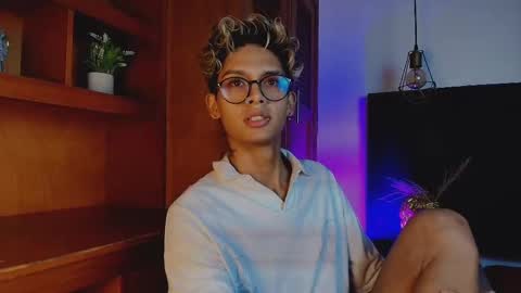   online show from 10-07-25, 04:20