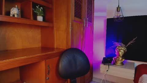   online show from 10-08-25, 05:05