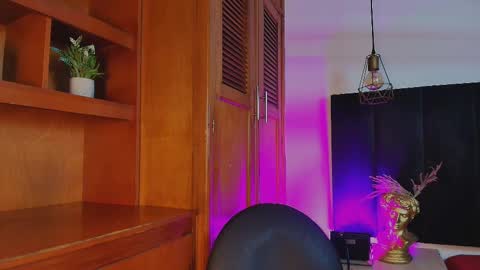   online show from 10-09-25, 05:05