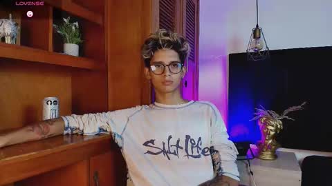   online show from 10-12-25, 05:17