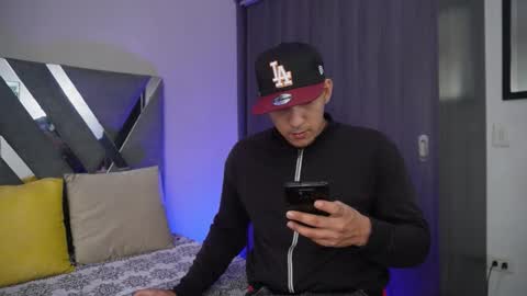 Snapshot of massimo_vidal chatting on 10-13-25, 01:00 massimo_vidal online show from 10-13-25, 01:00