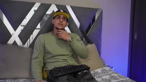 Snapshot of massimo_vidal chatting on 10-15-25, 01:50 massimo_vidal online show from 10-15-25, 01:50