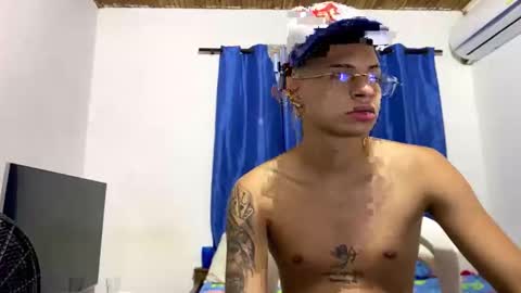 Snapshot of master_boy01 chatting on 11-16-25, 11:21 master_boy01 online show from 11-16-25, 11:21