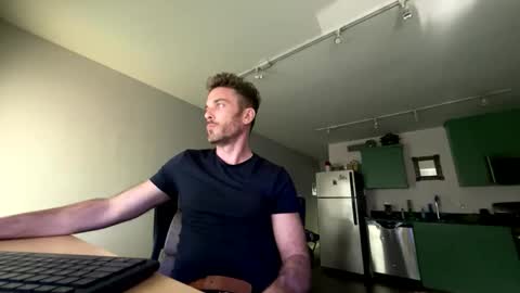 Snapshot of master_louie chatting on 11-03-25, 07:48 muskyjockdick online show from 11-03-25, 07:48