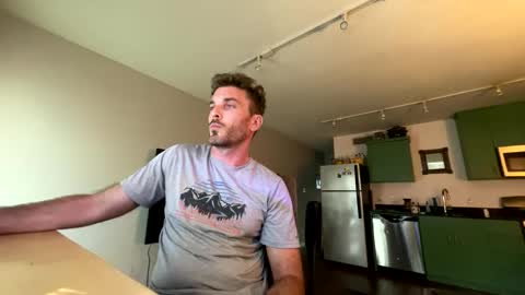 Snapshot of master_louie chatting on 11-08-25, 08:18 muskyjockdick online show from 11-08-25, 08:18