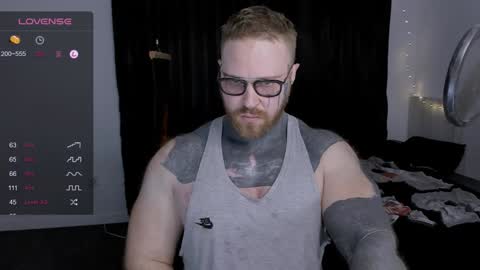 Snapshot of master_oil chatting on 12-23-24, 10:12 Huge Alex online show from 12-23-24, 10:12