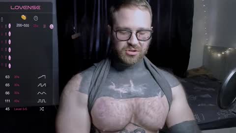 Snapshot of master_oil chatting on 02-03-25, 01:51 Huge Alex online show from 02-03-25, 01:51