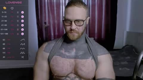 Snapshot of master_oil chatting on 02-15-25, 11:50 Huge Alex online show from 02-15-25, 11:50