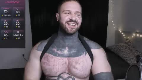 Snapshot of master_oil chatting on 10-18-25, 08:42 Huge Alex online show from 10-18-25, 08:42