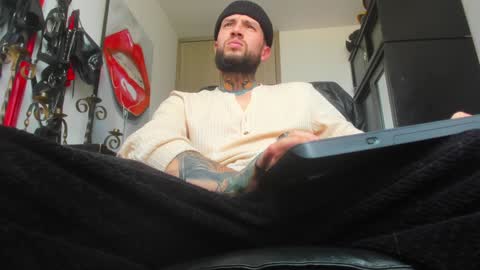 Snapshot of master_steven_01 chatting on 12-29-24, 08:37 steven  online show from 12-29-24, 08:37