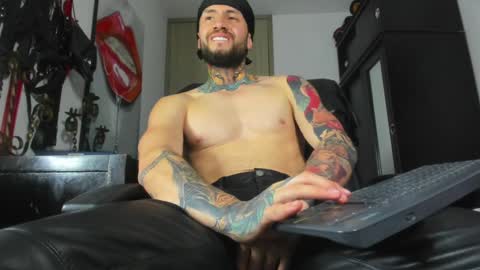 Snapshot of master_steven_01 chatting on 02-06-25, 12:11 steven  online show from 02-06-25, 12:11