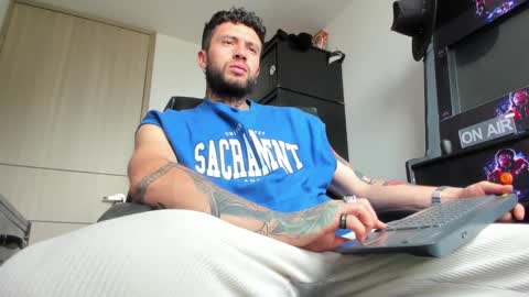 Snapshot of master_steven_01 chatting on 03-10-25, 09:07 steven  online show from 03-10-25, 09:07