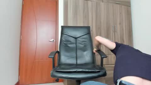 Snapshot of master_steven_01 chatting on 09-10-25, 09:26 steven  online show from 09-10-25, 09:26