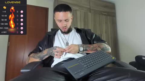 Snapshot of master_steven_01 chatting on 09-15-25, 01:27 steven  online show from 09-15-25, 01:27