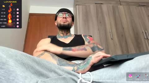 Snapshot of master_steven_01 chatting on 10-25-25, 05:30 steven  online show from 10-25-25, 05:30